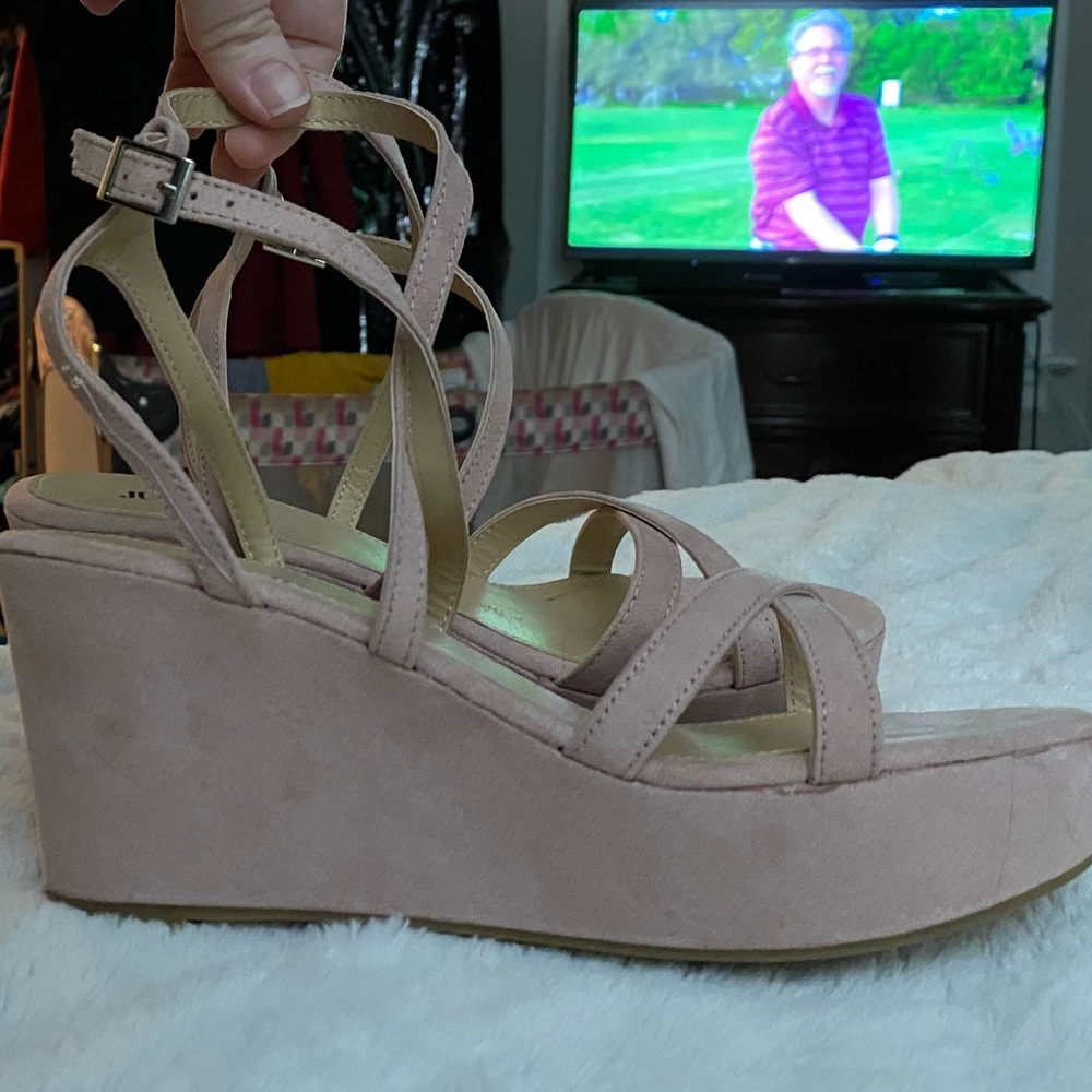 Brand New in Box Wedges Sz 9